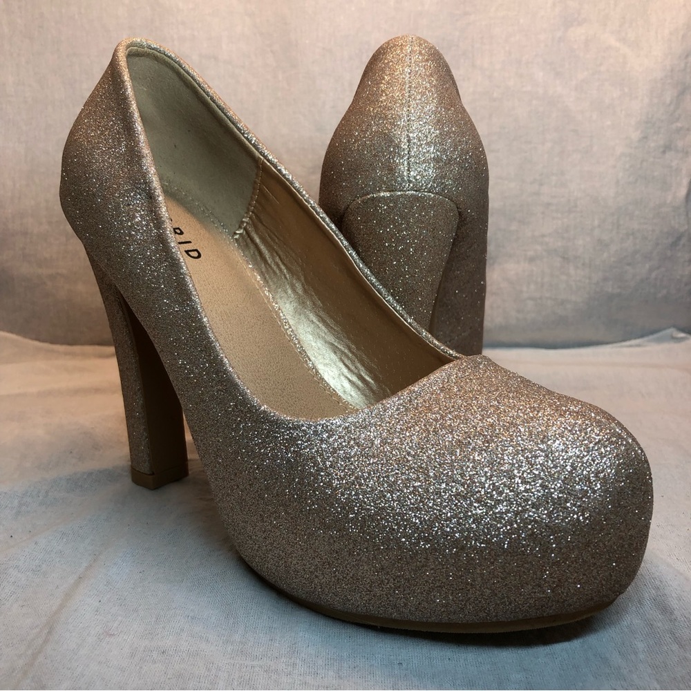 WIDE Torrid Gold Glitter Platform Pump 8W